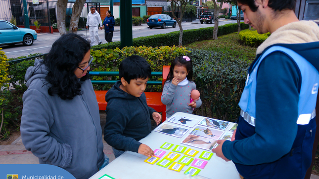 Con el objetivo de fomentar valores hacia el cuidado y protección de nuestro planeta 🌎 se realizó el programa EDUCCA en tu Parque Huiracocha, ♻️
👏🏻 Los vecinos y sus pequeños participaron de diversas actividades como el taller de manualidades con material reciclado, 📦 juegos didácticos y aprendieron sobre el cuidado del medio ambiente.
