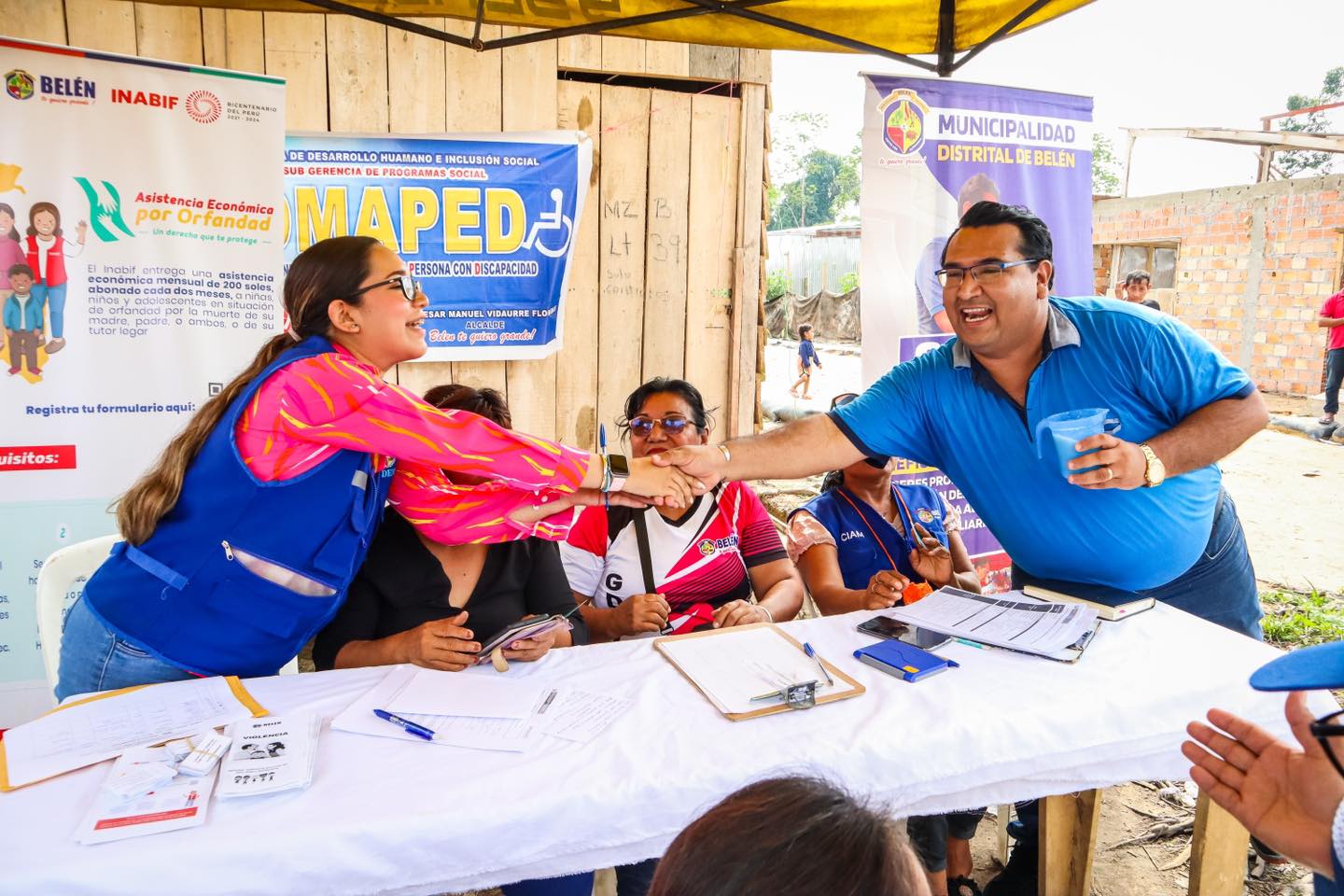 Alcalde participo activamente en la reciente acci贸n C铆vica llevada acabo en la isla Bonita