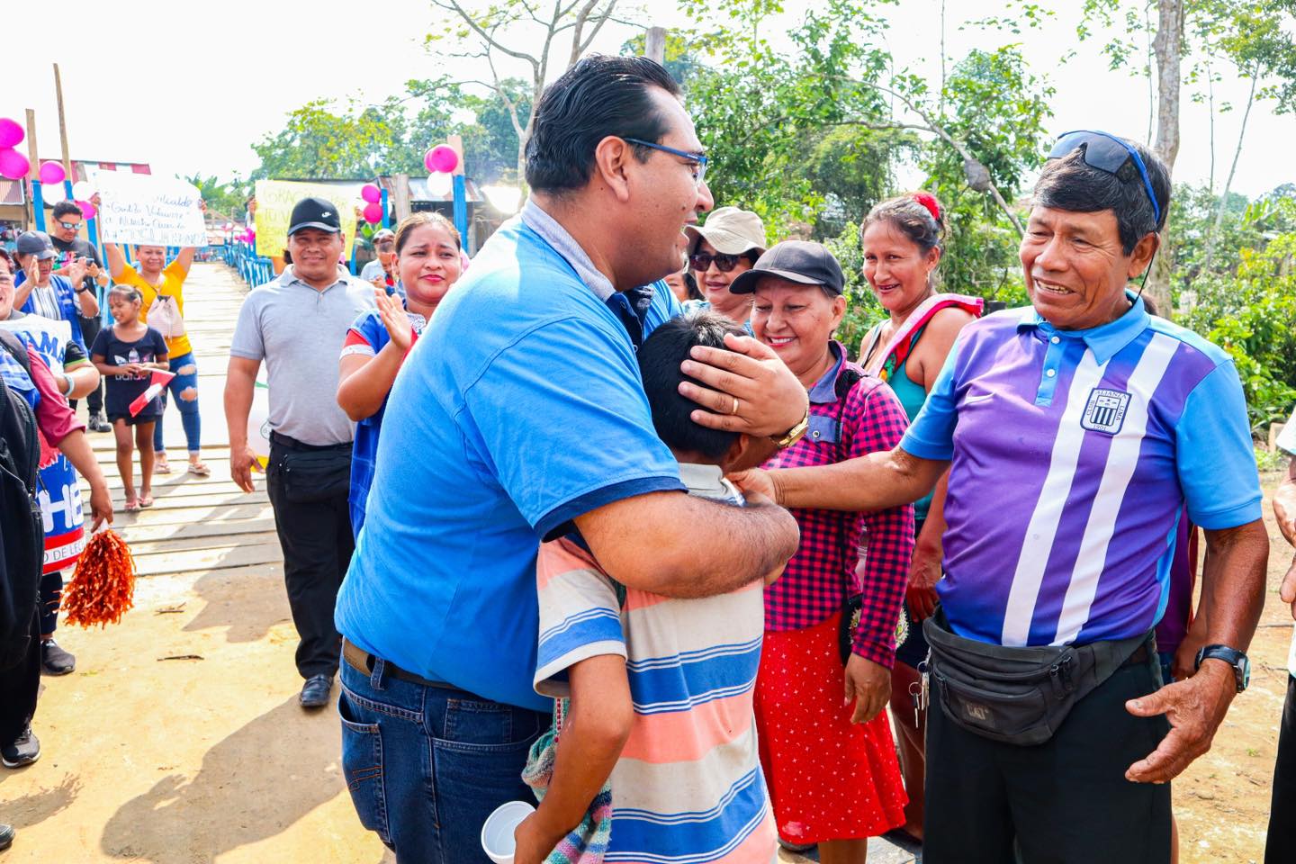 Alcalde participo activamente en la reciente acci贸n C铆vica llevada acabo en la isla Bonita