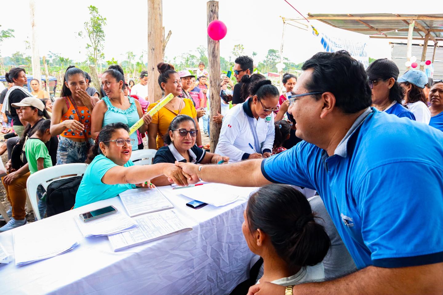 Alcalde participo activamente en la reciente acci贸n C铆vica llevada acabo en la isla Bonita