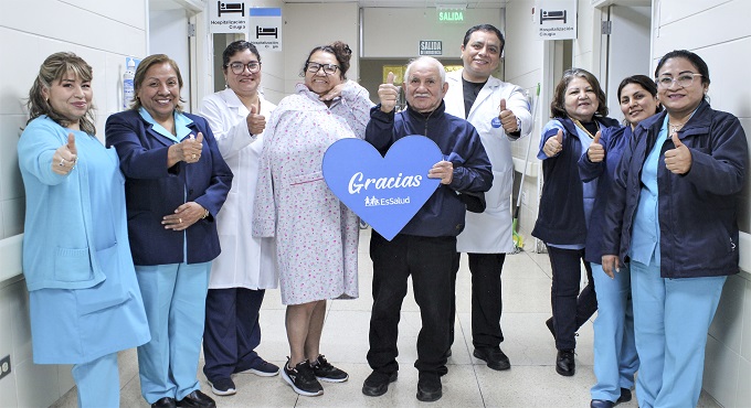Médicos de EsSalud devuelven la movilidad en el brazo a mujer de 67 años con artrosis severa
