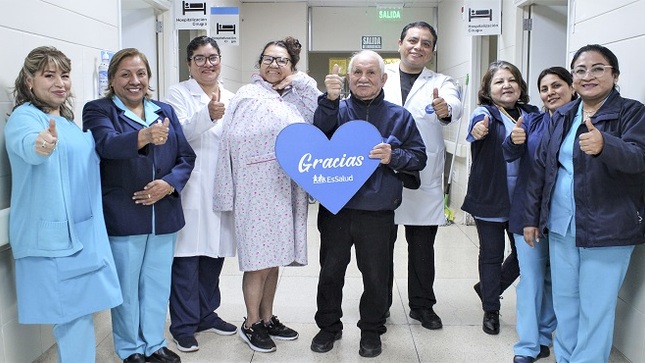 Médicos de EsSalud devuelven la movilidad en el brazo a mujer de 67 años con artrosis severa 