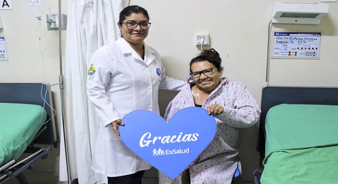 Médicos de EsSalud devuelven la movilidad en el brazo a mujer de 67 años con artrosis severa