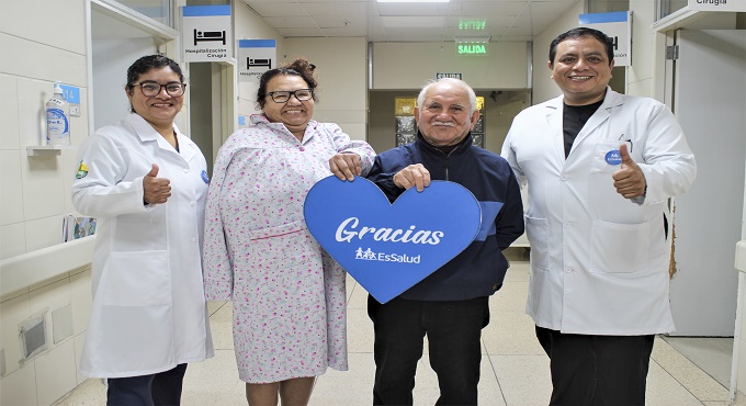 Médicos de EsSalud devuelven la movilidad en el brazo a mujer de 67 años con artrosis severa