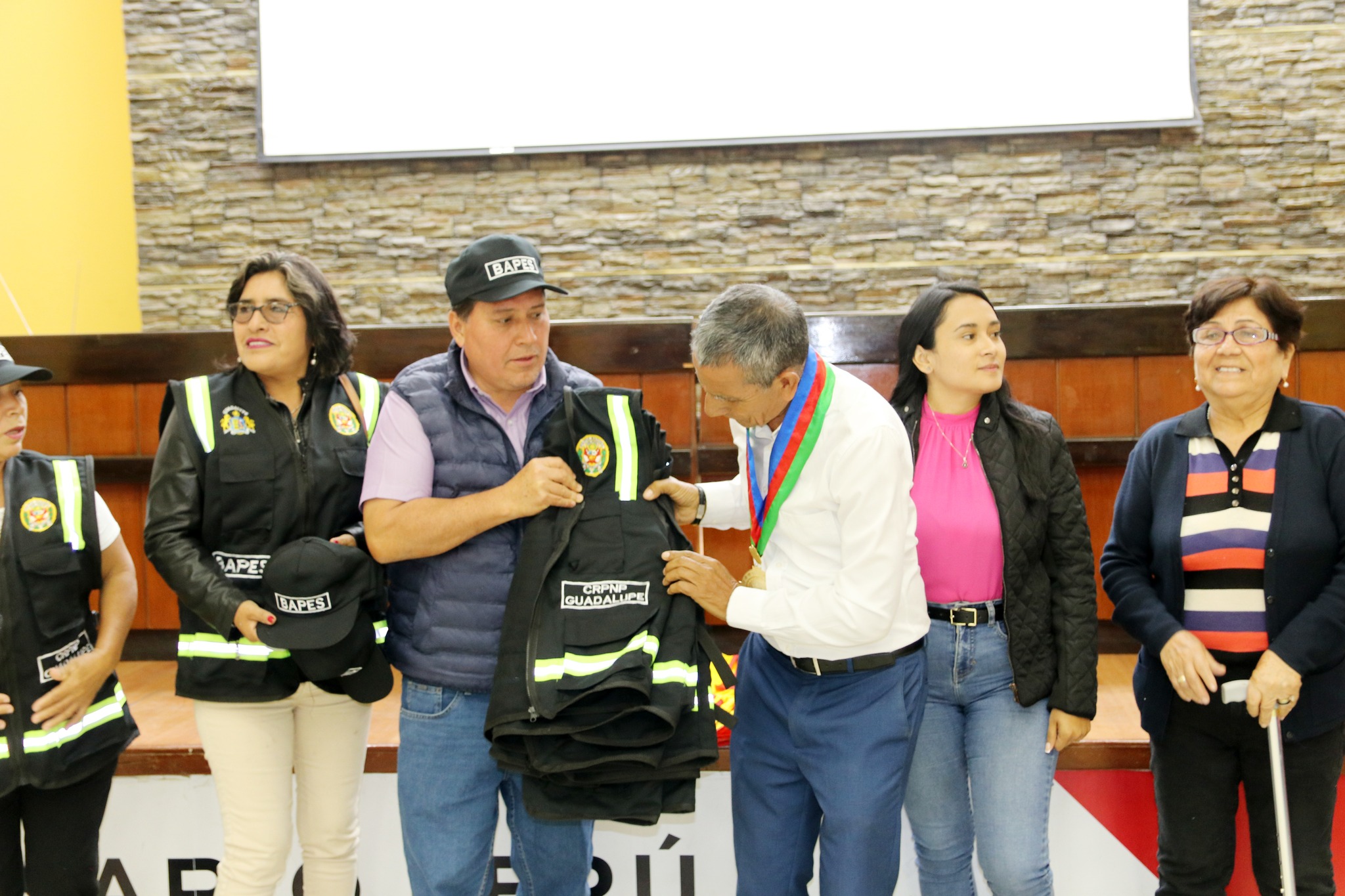 ¡ENTREGA DE indumentarias A LOS PROGRAMAS PREVENTIVOS DE SEGURIDAD CIUDADANA!