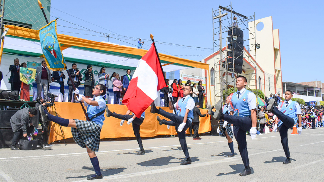 Primera regidora participa de las actividades por el 462° aniversario del distrito de Santa