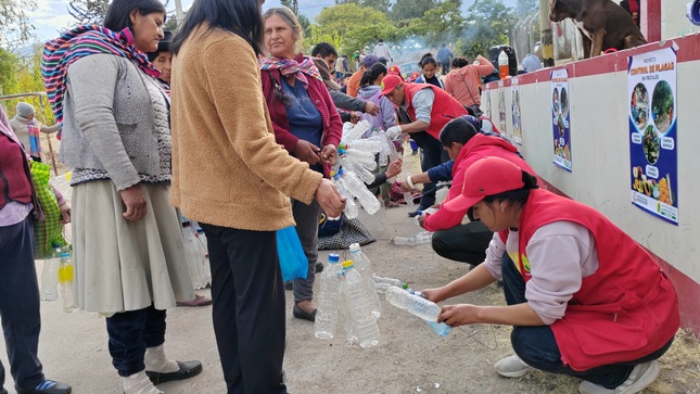 DRA Ayacucho instaló 5 mil trampas caseras en Maynay para combatir la mosca de la fruta