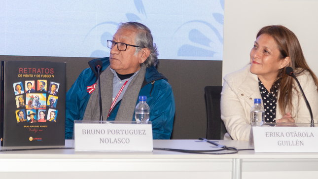 Compartimos algunas imágenes de lo que fue la presentación del libro 𝐑𝐞𝐭𝐫𝐚𝐭𝐨𝐬 𝐝𝐞 𝐕𝐢𝐞𝐧𝐭𝐨 𝐲 𝐝𝐞 𝐅𝐮𝐞𝐠𝐨 𝐈𝐕 📖 del destacado artista Bruno Portuguez Nolasco. 🎨
Agradecemos a todos los que nos acompañaron este emocionante evento 👏🏻 y les recordamos que pueden presenciar sus obras en nuestro stand N°80 de la Feria Internacional del Libro de Lima hasta el 6 de agosto. 📚
👉🏻 Vecinos de Jesús María ingresan GRATIS de lunes a jueves mostrando su DNI del distrito! 🙌 *𝐍𝐎 𝐈𝐍𝐂𝐋𝐔𝐘𝐄 𝐅𝐄𝐑𝐈𝐀𝐃𝐎𝐒"