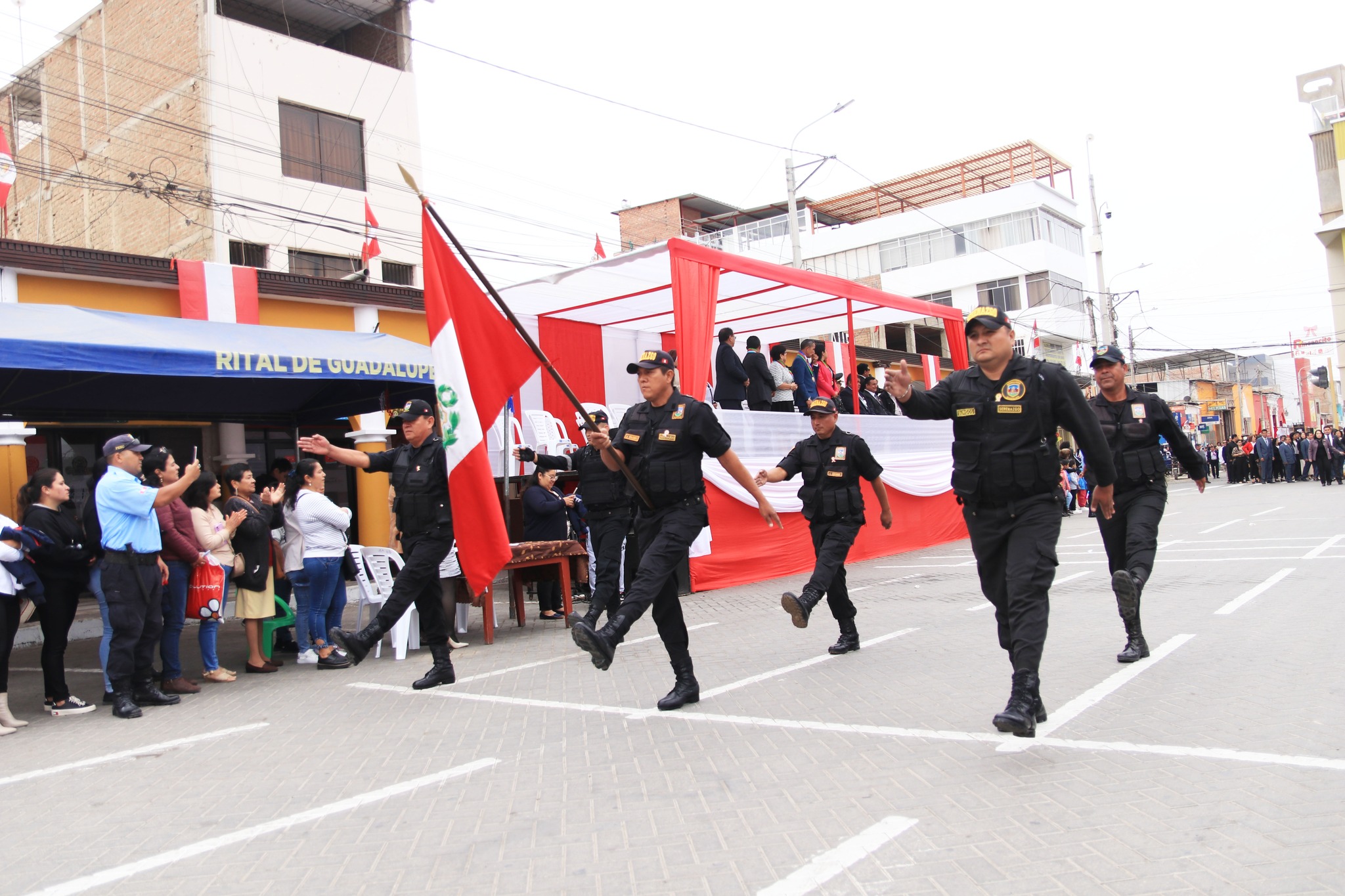 ¡𝗗𝗘𝗦𝗙𝗜𝗟𝗘 𝗖𝗜𝗩𝗜𝗖𝗢 escolar 𝗣𝗢𝗥 𝗙𝗜𝗘𝗦𝗧𝗔𝗦 𝗣𝗔𝗧𝗥𝗜𝗔𝗦!