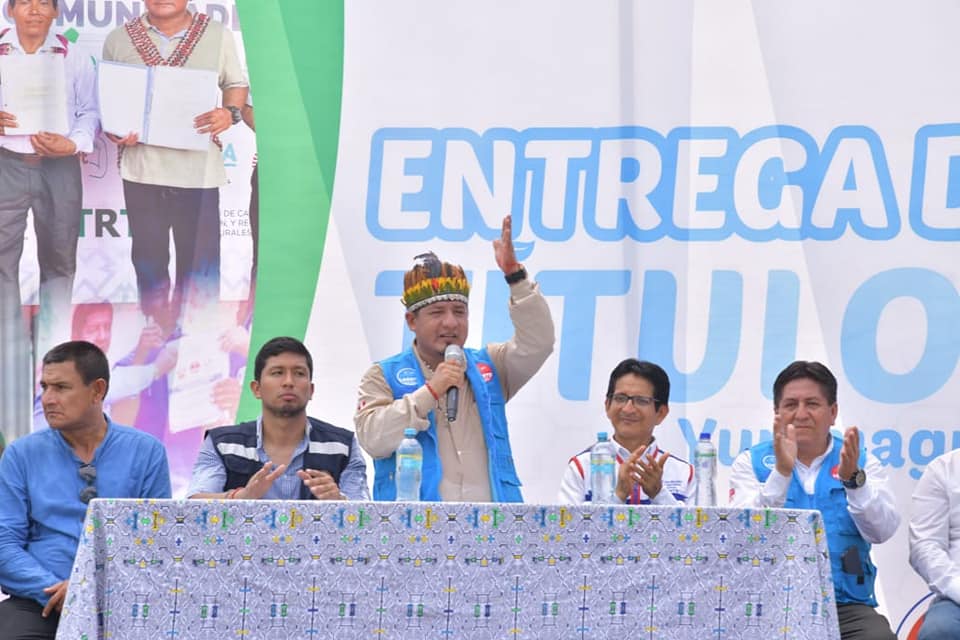 El gobernador regional Dr. René Chávez en su visita a la provincia de Alto Amazonas entregó 79 títulos de propiedad a las Comunidades nativas