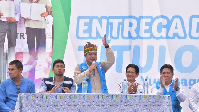 El gobernador regional Dr. René Chávez en su visita a la provincia de Alto Amazonas entregó 79 títulos de propiedad a las Comunidades nativas