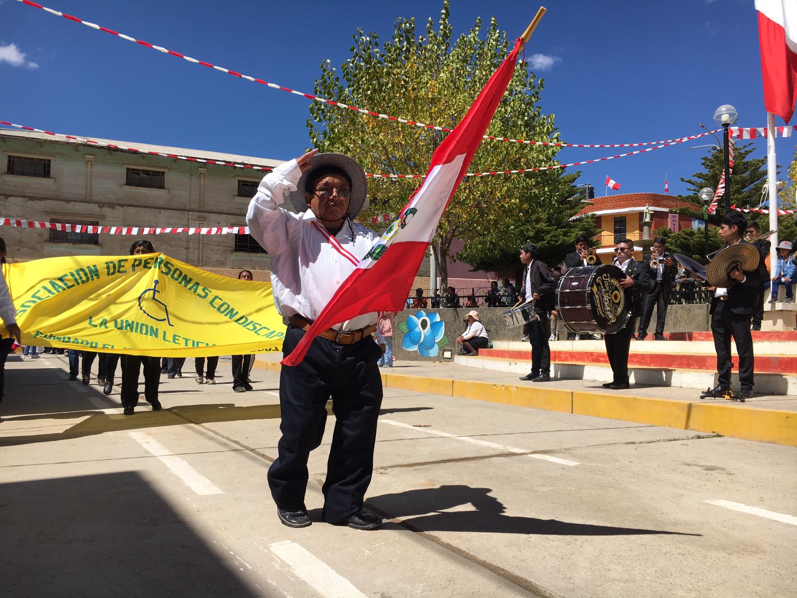 Desfile por fiestas patrias