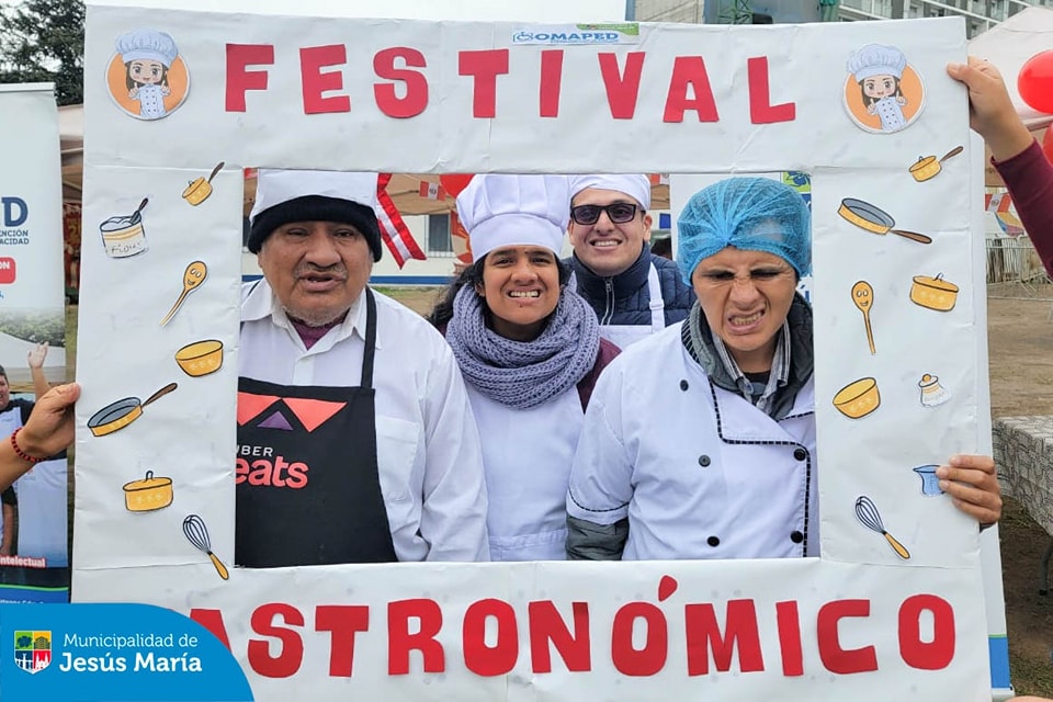 Una gran celebración se vivió en la Oficina Municipal de Atención a las Personas con Discapacidad. ☝🏻 Nuestros vecinos se deleitaron con una variedad de platillos preparados por los beneficiarios del programa y compartieron divertidos momentos con todos. 🤗
¡Feliz día Perú!