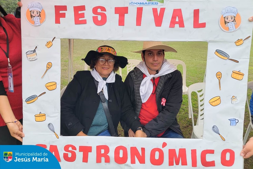 Una gran celebración se vivió en la Oficina Municipal de Atención a las Personas con Discapacidad. ☝🏻 Nuestros vecinos se deleitaron con una variedad de platillos preparados por los beneficiarios del programa y compartieron divertidos momentos con todos. 🤗
¡Feliz día Perú!