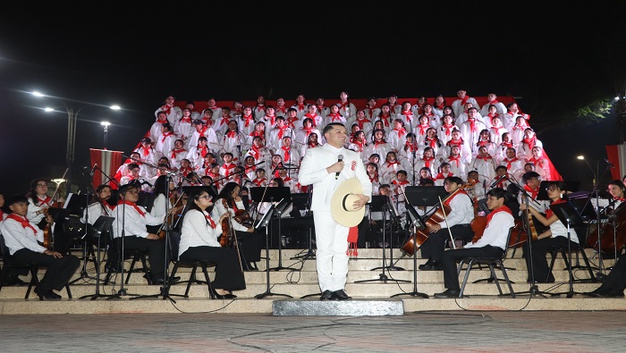 Orquesta Sinf贸nica y Coro de la Municipalidad de Huaral rindi贸 homenaje al Per煤