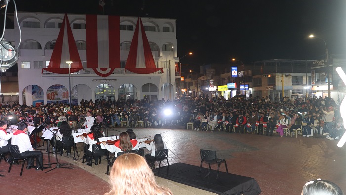Orquesta Sinf贸nica y Coro de la Municipalidad de Huaral rindi贸 homenaje al Per煤