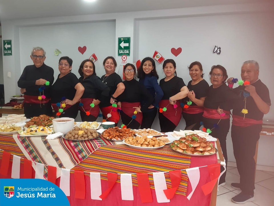 Nos reunimos para agasajar a nuestro país con un delicioso compartir en el CIAM. 🤗
🙏🏻 Agradecemos a nuestros vecinos por participar de nuestras actividades culturales y recreativas por el 203 aniversario de la Independencia del Perú.