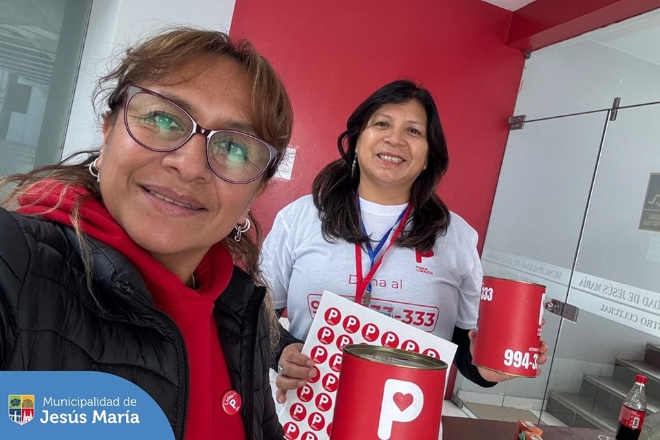 Como parte de nuestro programa de voluntariado Jesús María Somos Todos, participamos de la gran colecta ❤️ Ponle Corazón ❤️ realizada en el distrito el pasado 19 y 20 de julio.
👏🏻 Agradecemos a todos por su compromiso y a los corazones solidarios que se sumaron en esta actividad. 🤗
✅ Recuerda que tú también puedes ser un voluntario de nuestro programa ingresando a 👉🏻 bit.ly/3KshG3O.