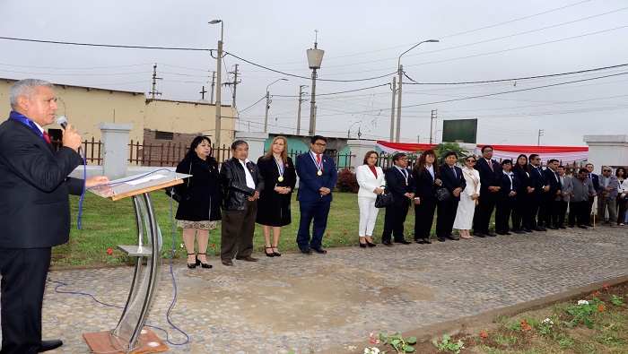 ceremonia central de Izamiento en Retes