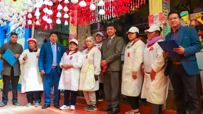Comerciantes del Mercado Unión y Dignidad conmemoran y revaloran el civismos de las fiestas patrias