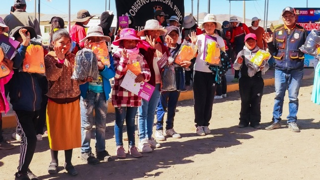 La Municipalidad de Puno brinda apoyo humanitario en el centro poblado de Sacuyo, para enfrentar el descenso de temperatura