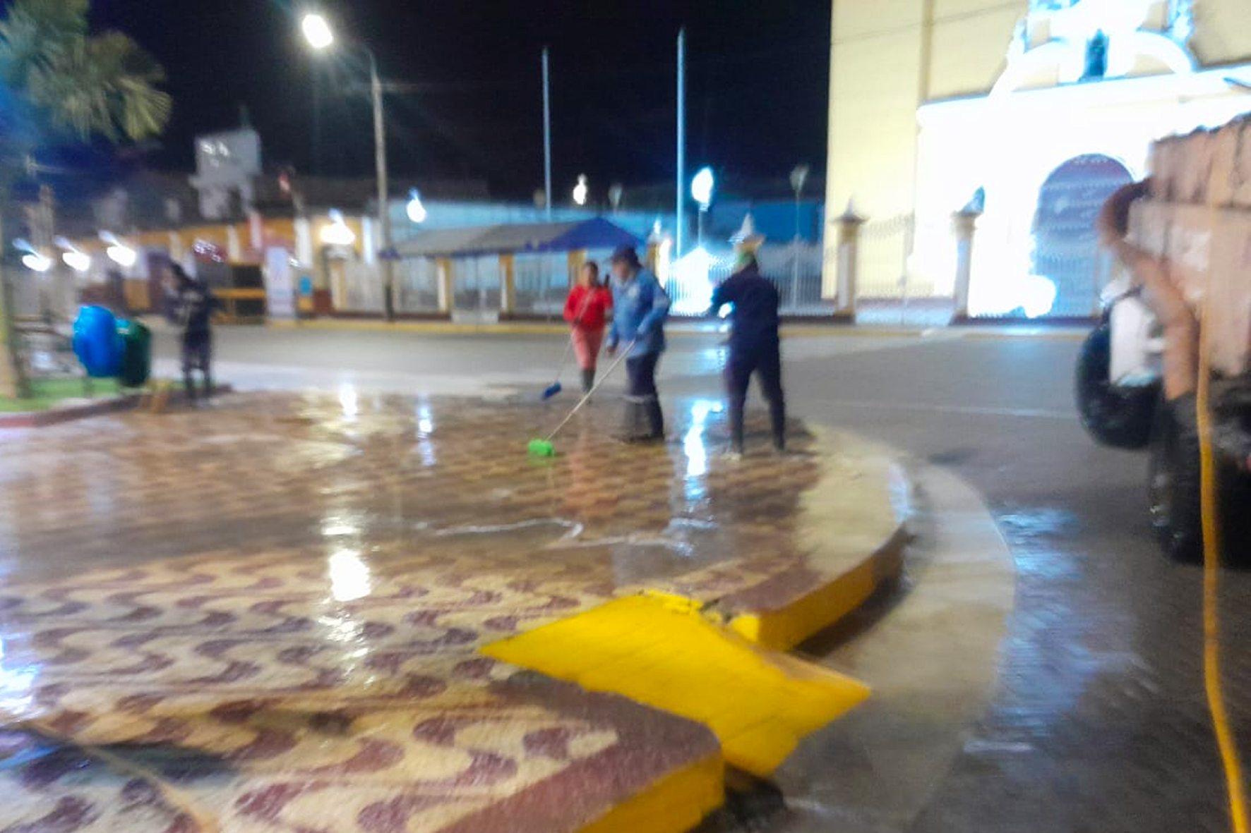 ¡Limpieza y Desinfección de la Plaza de Armas!