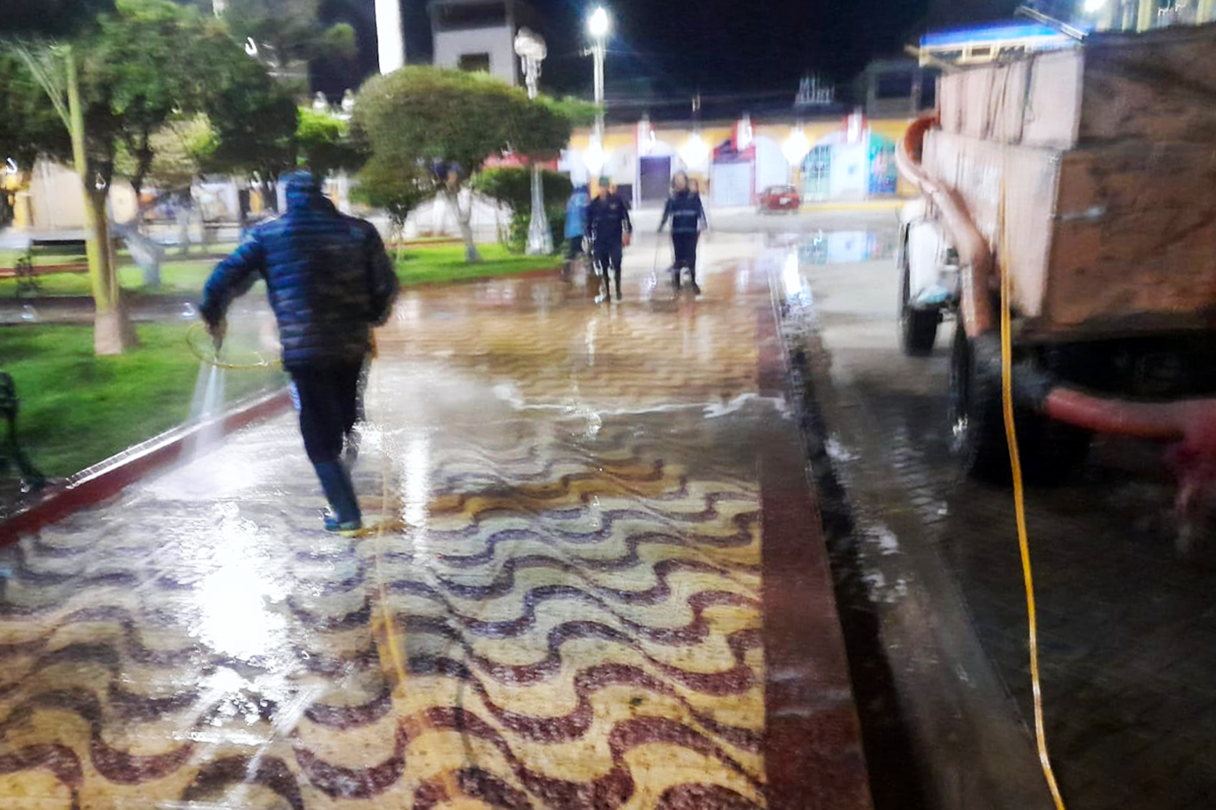¡Limpieza y Desinfección de la Plaza de Armas!