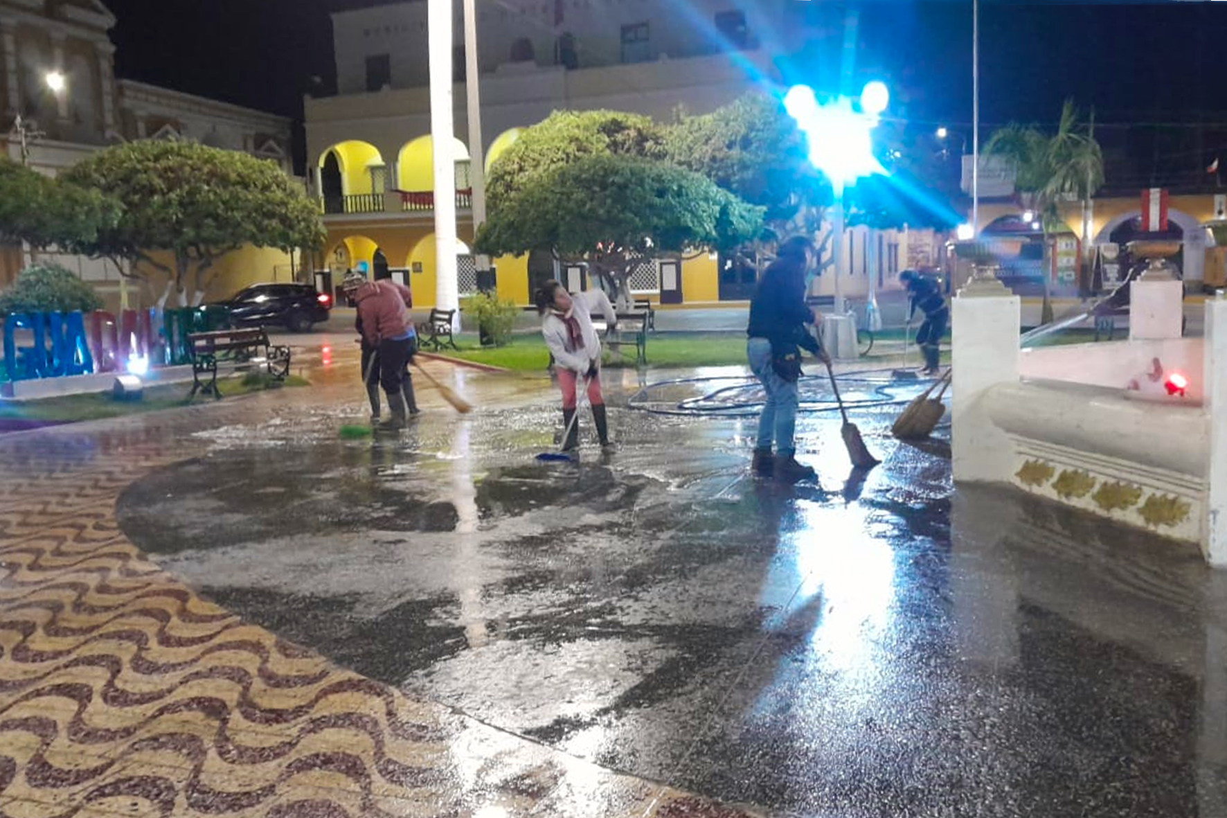 ¡Limpieza y Desinfección de la Plaza de Armas!