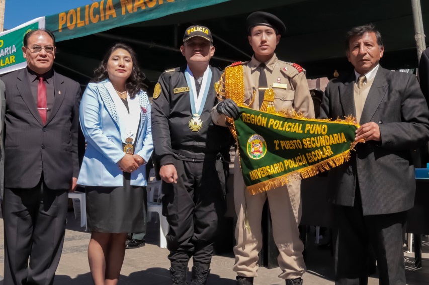 Concejo municipal se hace presente en el 75 aniversario de la policía escolar de Puno