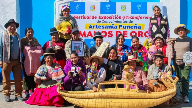 El Festival de Artesanía Puneña “Manos de Oro”, realizo su clausura en el Parque Manuel Pino