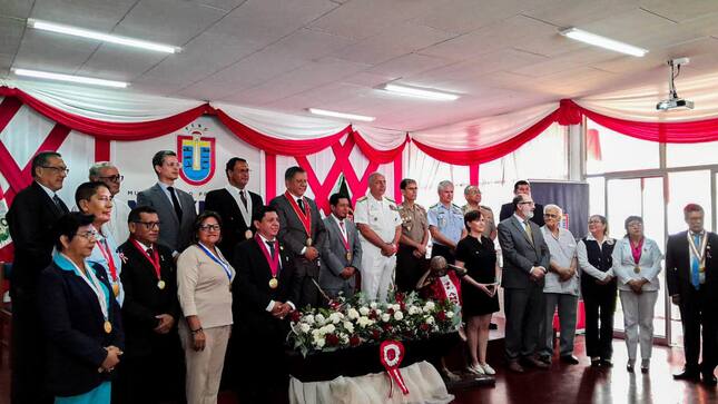  la regidora de la Municipalidad Distrital de Belén, Lina Arista López, participó de la Sesión Solemne por los 203 Aniversario