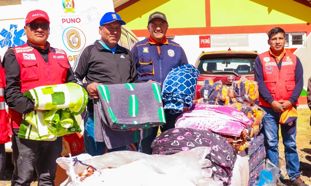 Municipalidad de Puno realizó entrega de bienes de ayuda humanitaria a población del centro poblado de Charamaya