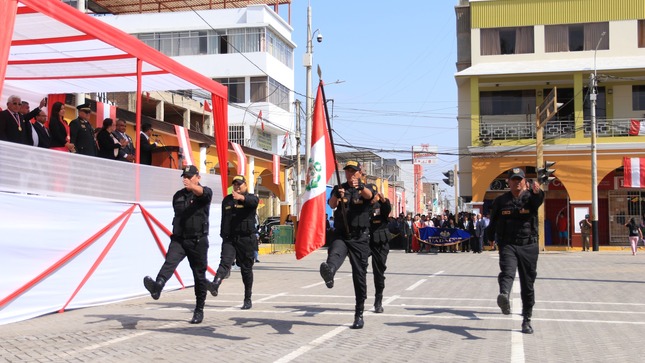 ¡Desfile Cívico Militar!
