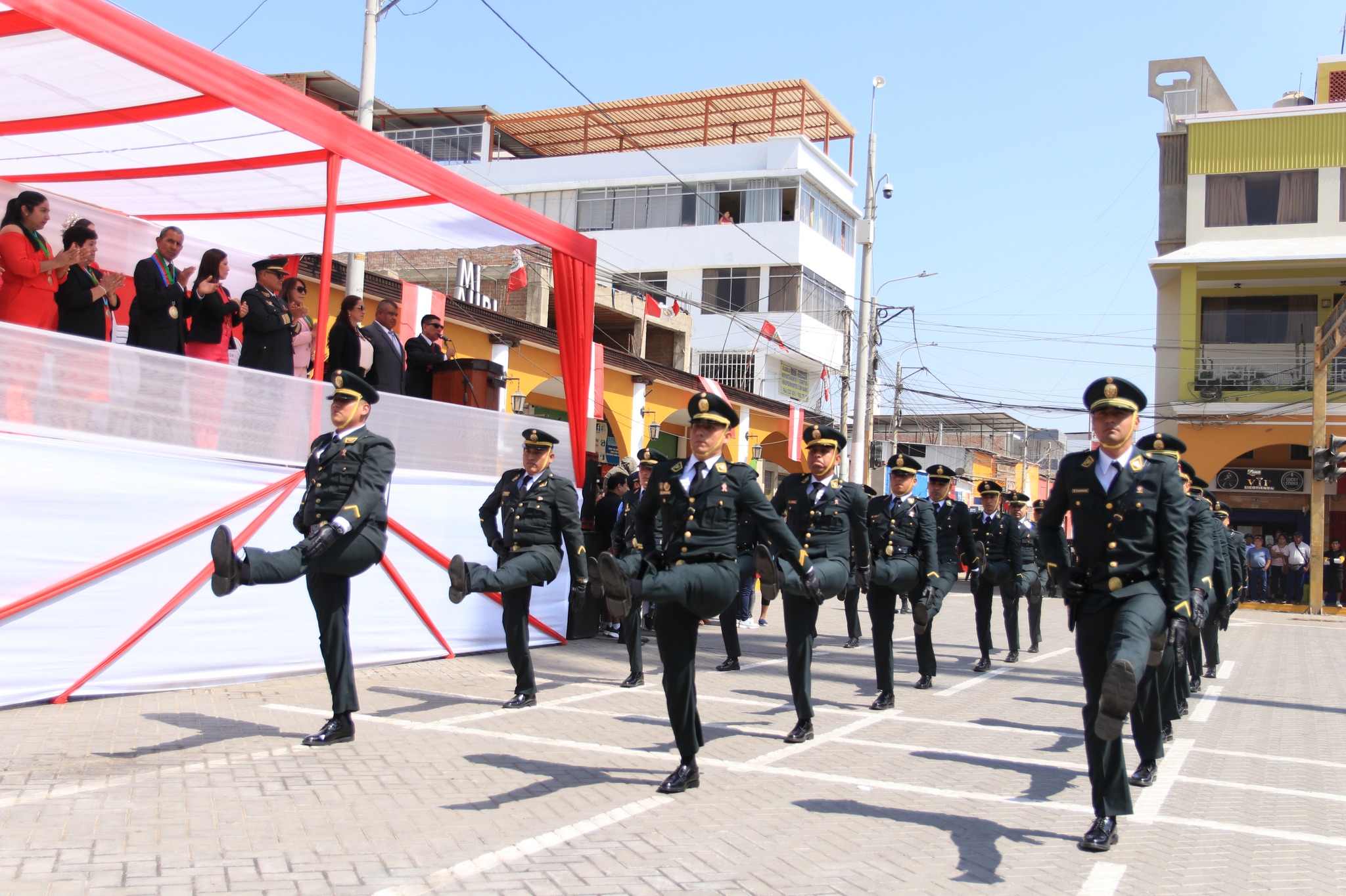 ¡Desfile Cívico Militar!