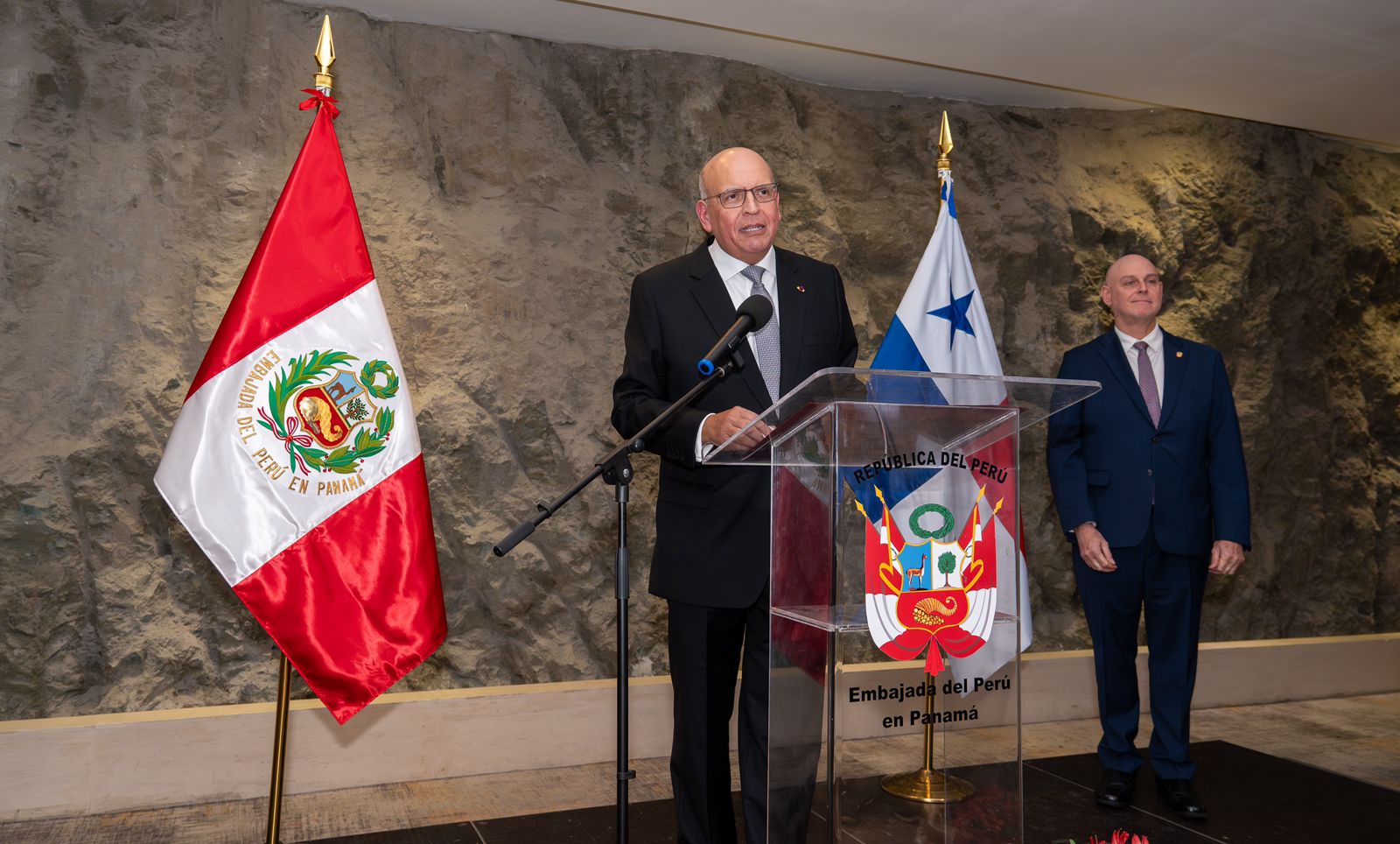 Embajador Mario López Chávarri