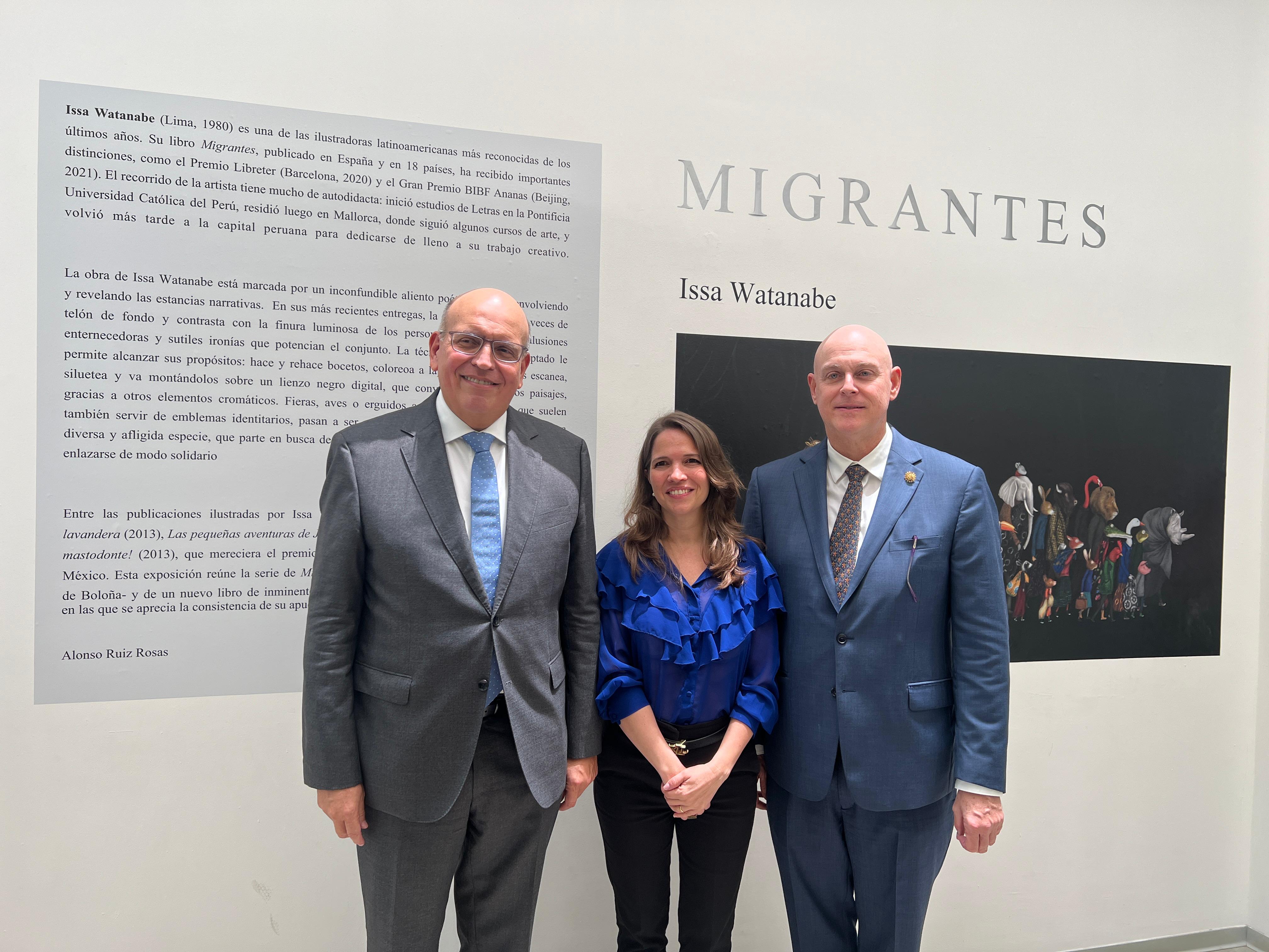 Embajador del Perú Mario López Chávarri - Carlos Guevara Mann - Directora del Museo, Sra. Elvira López Fabrega