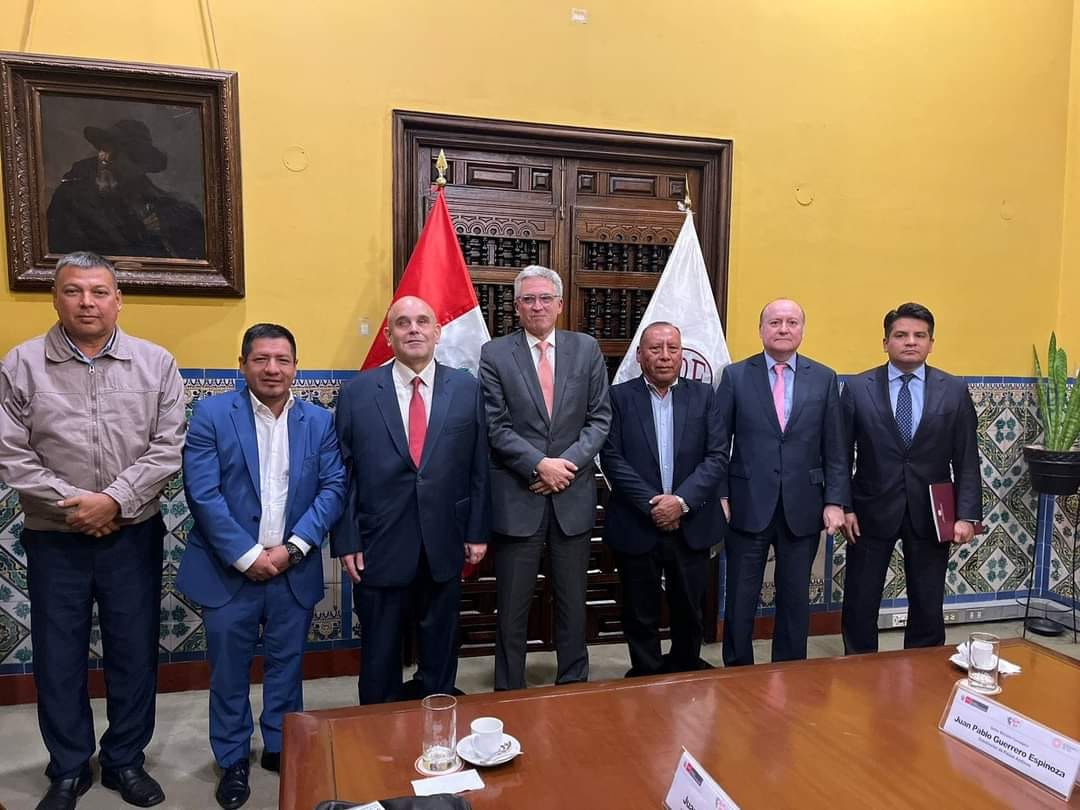 Gobernador Dr. René Chávez se reúne con canciller y autoridades para tratar problemática de Santa Rosa