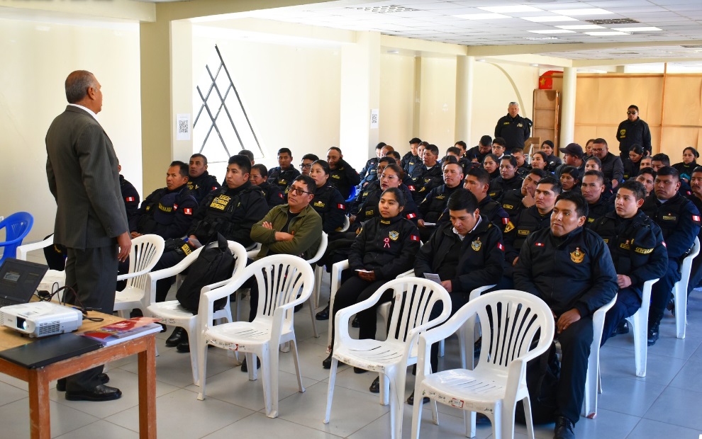 ¡Fortaleciendo las habilidades blandas! Serenos reciben capacitacion sobre la gestion del talento humano con PNL