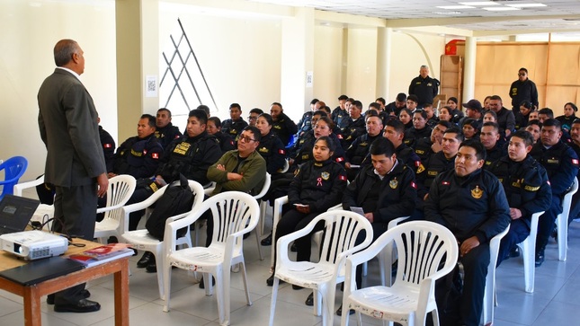 ¡Fortaleciendo las habilidades blandas! Serenos reciben capacitacion sobre la gestion del talento humano con PNL