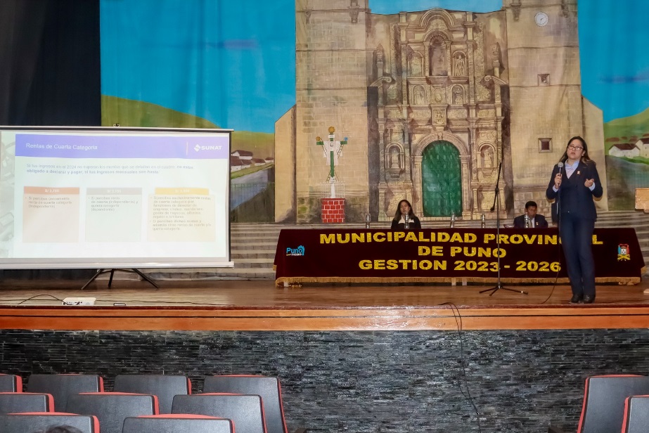 La Sub Gerencia de Recaudación Tributaria, desarrollo la "Charla de cultura tributaria", en el teatro municipal de la ciudad altiplánica