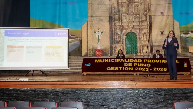 La Sub Gerencia de Recaudación Tributaria, desarrollo la "Charla de cultura tributaria", en el teatro municipal de la ciudad altiplánica