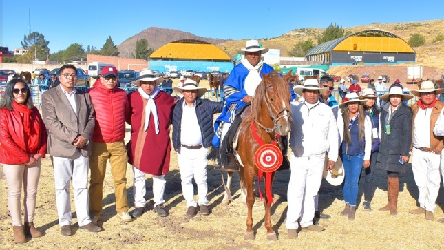 ¡Revalorando lo nuestro! Se realiza primer concurso de caballo peruano de paso en Puno