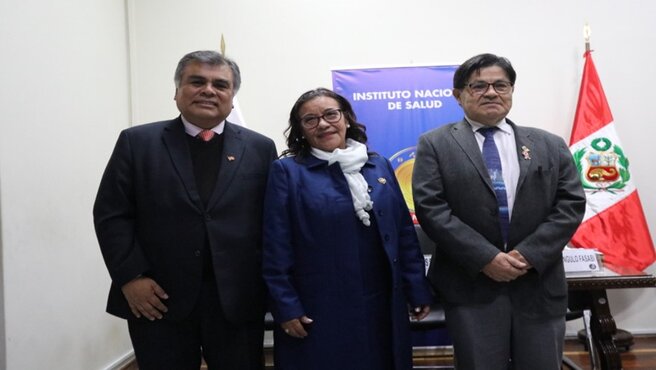 FOTO CON ABG. VISALOT Y DR. CABEZAS