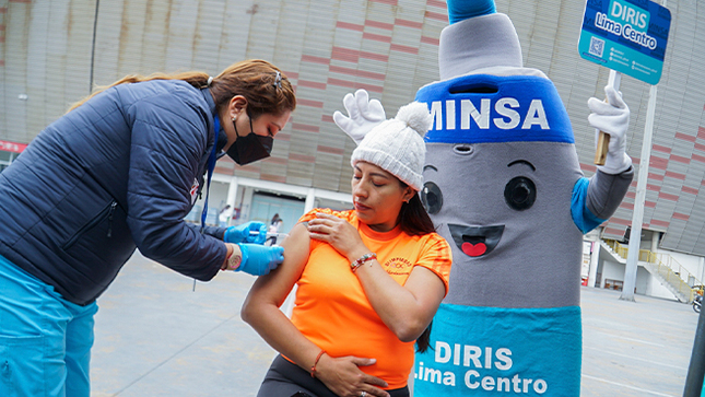 Foto 1 Día del Deporte Nacional: Minsa acercó los servicios de salud integral para más de 2000 deportistas en el Estadio Nacional