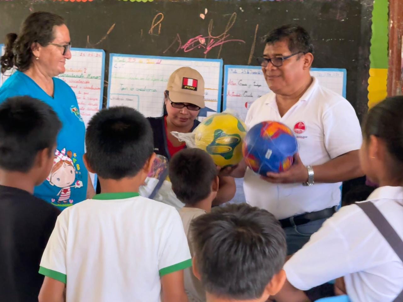 Gorel entrega sillas de ruedas y víveres en el centro poblado Unión.