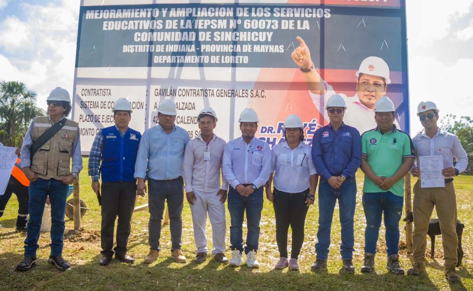 Gobernador René Chávez coloca primer ladrillo para construcción de colegio en Sinchicuy.