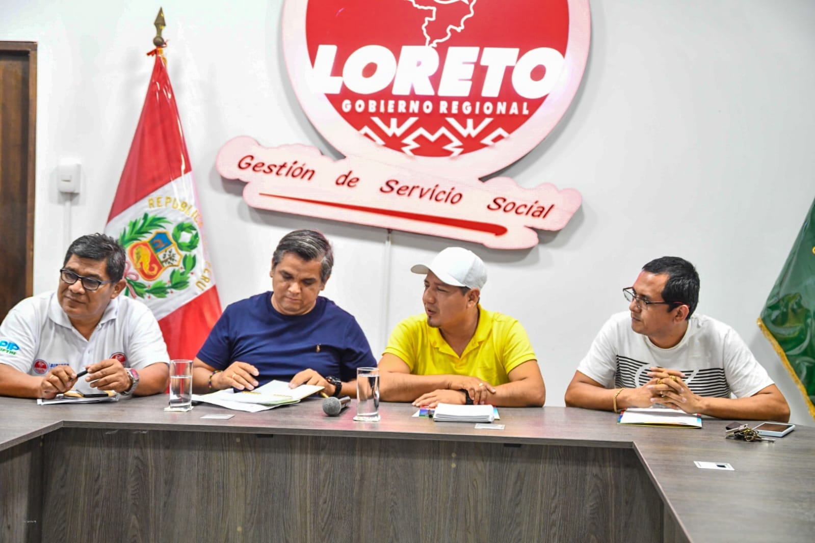 Gobernador Dr. René Chávez reafirma compromisos con A.H. Nueva Unión - Punchana.