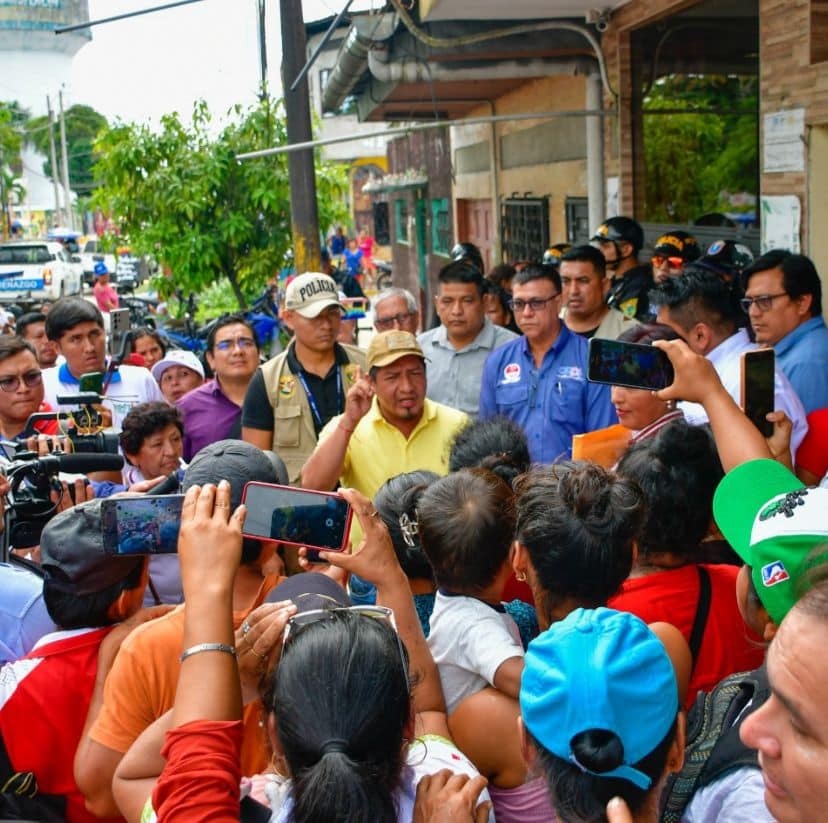 Gobernador Dr. René Chávez soluciona conflicto sobre puente de Los Girasoles en el A.H. Los Claveles.