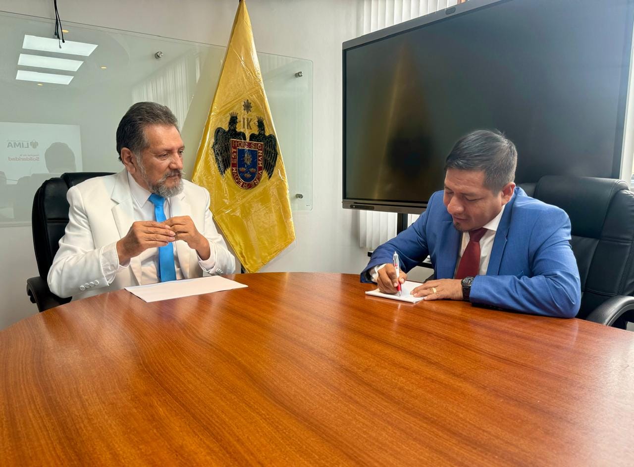 Gobernador Dr. René Chávez gestiona un hospital de la Solidaridad para Iquitos.