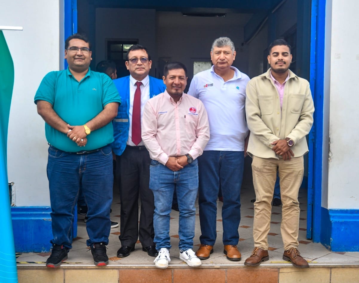 Gobernador Dr. René Chávez participa en reunión clave para la mejora del sistema de agua potable.